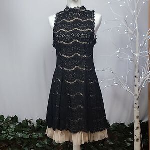 Black Lace and Tulle Sleeveless Dress [SIZE 11]‎